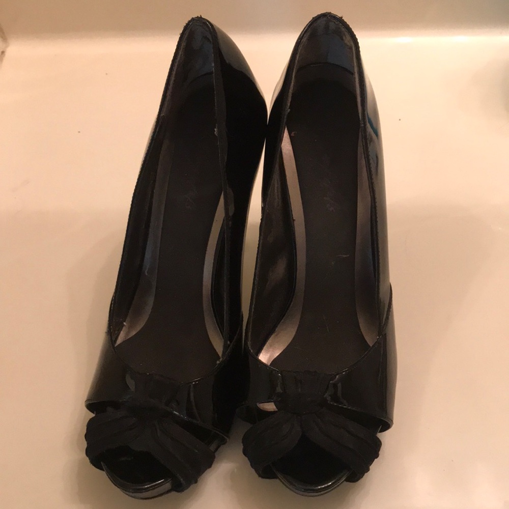 Black platform heels • peep toe